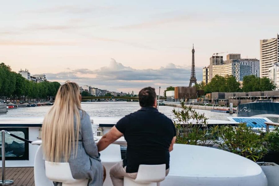 Paris: Gourmet Dinner Cruise on Seine River with Live Music - What the Seine cruise feels like from Le Diamant Bleu