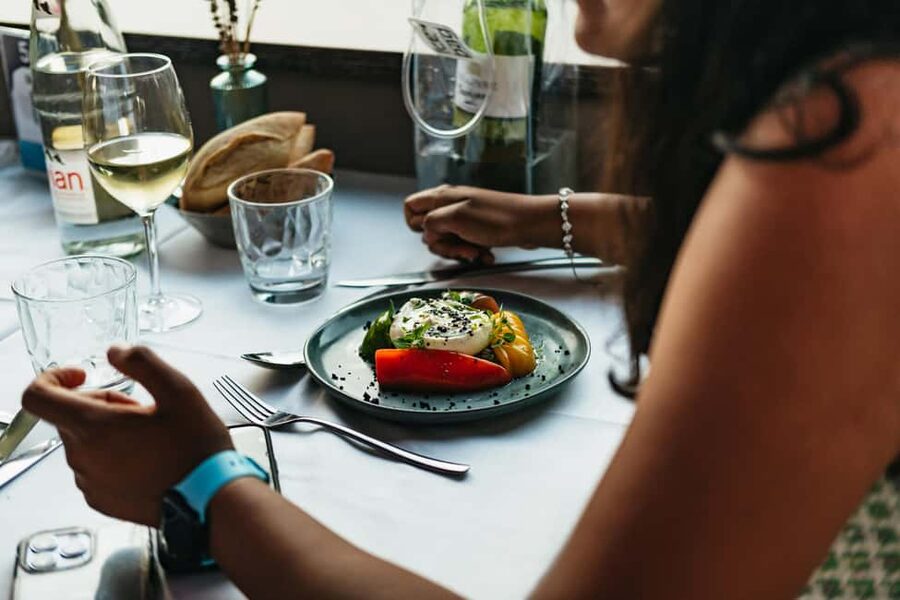 Paris: Gourmet Dinner Cruise on Seine River with Live Music - Boarding at 2 Rue du Ranelagh