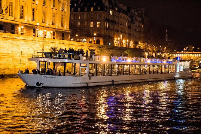 Paris Gourmet Dinner Seine River Cruise with Singer and DJ Set - Finding the dock without losing your evening