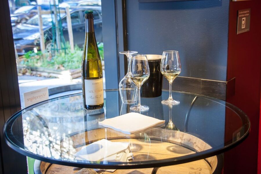 Paris Gourmet Tour - Guides make the small group work