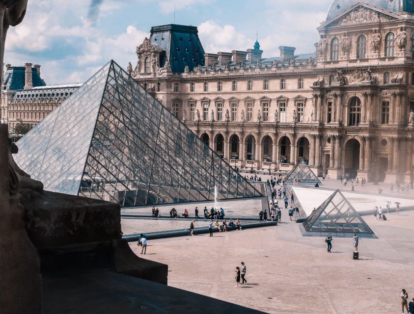 Paris: Guided Louvre Museum Tour with Optional Entry Ticket - Greek sculpture on the grand staircase