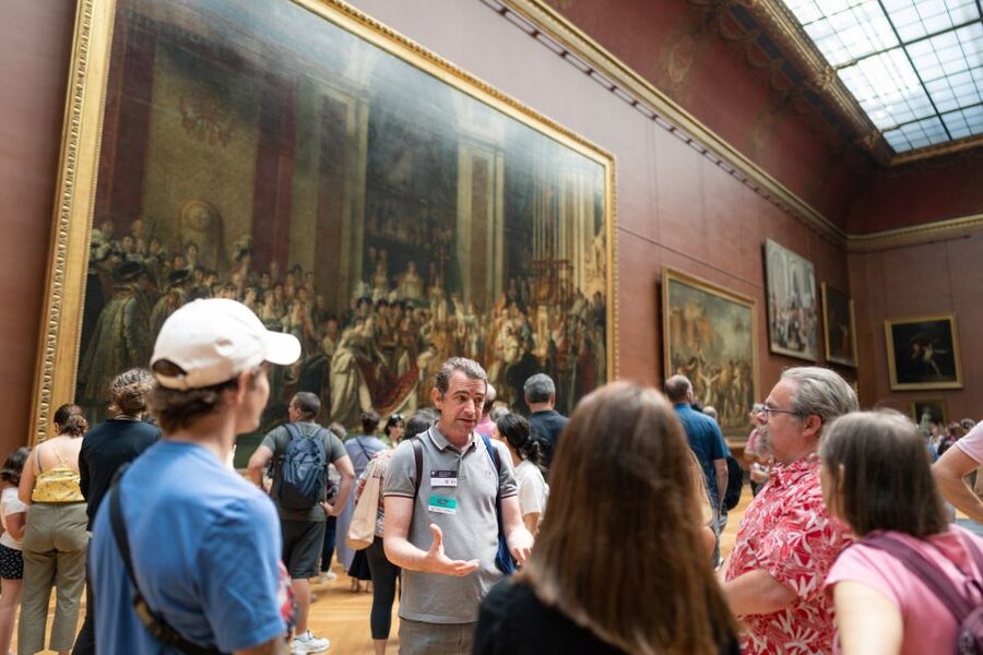 Paris: Guided Tour of the Must-Sees of the Louvre Museum - Entering the Louvre with reserved tickets