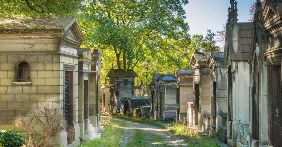 Paris: Haunted Père Lachaise Cemetery Guided Tour - Who should book this Père Lachaise tour?