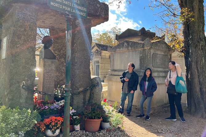 Paris: Haunted Père Lachaise Cemetery Guided Tour - Weather, walking, and access