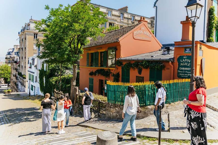 Paris: Hidden Gems of Montmartre with Local Guide - Le Lapin Agile and the tale of Lolo