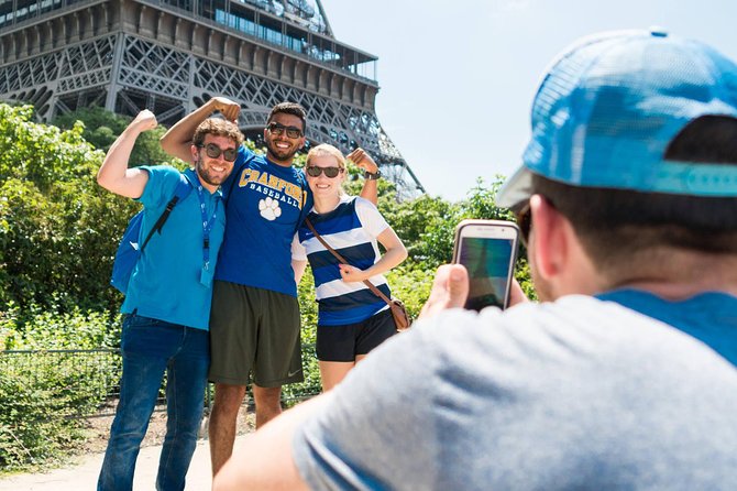 Paris Highlights Bike Tour: Eiffel Tower, Louvre and Notre-Dame - Concorde, Grand Palais, and the Champs-Élysées