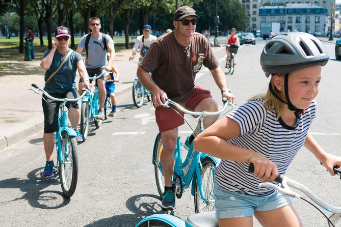 Paris Highlights Bike Tour: Eiffel Tower, Louvre and Notre-Dame - Eiffel Tower and the Seine: the grand opening