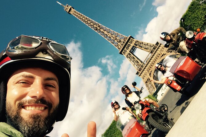 Paris Highlights city tour on a vintage Sidecar Motorcycle - Along the Seine toward Notre-Dame