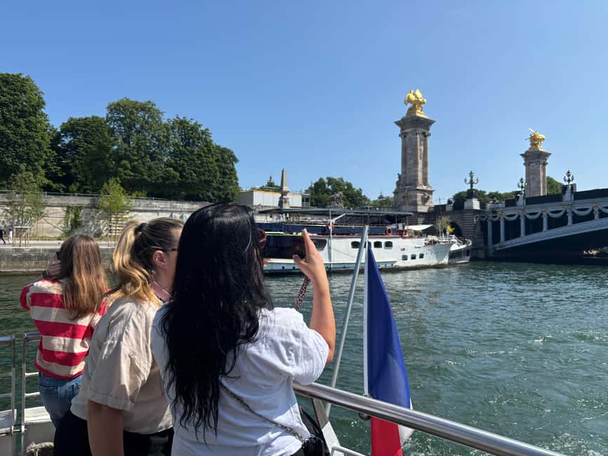Paris: Hop-On Hop-Off Seine Cruise Pass with 9 Stops - Why the Seine is a smart way to see Paris