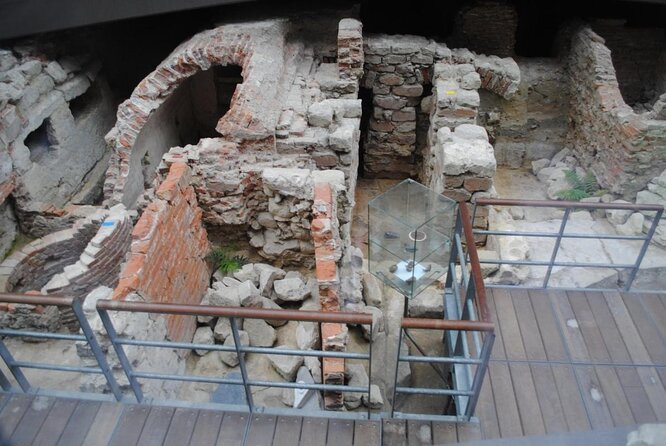 Paris: Île de la Cité and Notre-Dame Walking Tour With Crypt - Key points at a glance