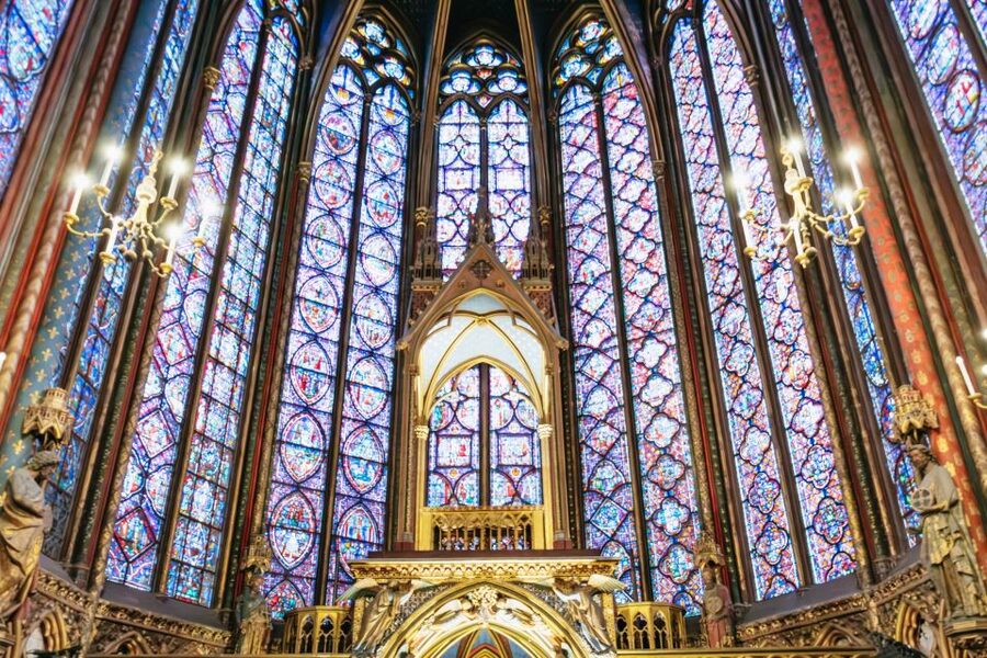 Paris: Ile de la Cité Walking Tour with Sainte-Chapelle - Starting at Hôtel de Ville and crossing to the island
