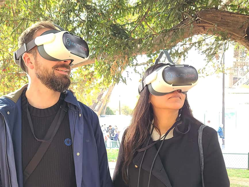 Paris : Immersive Eiffel Tower tour with virtual reality - A Small Group of 10 Makes a Difference