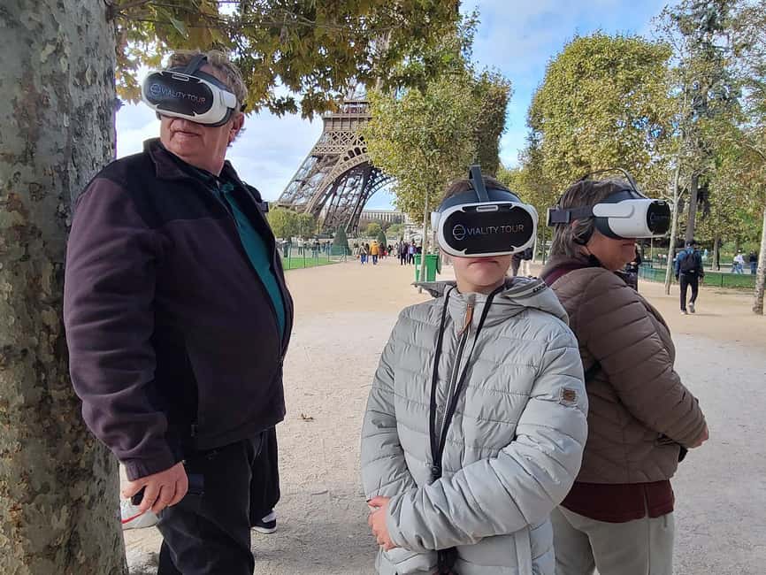 Paris : Immersive Eiffel Tower tour with virtual reality - Outdoor Conditions and Practical Planning
