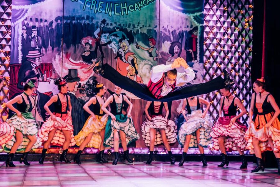Paris: La Nouvelle Eve Cabaret Show with Champagne - What happens during the 90-minute Paris je t’aime show