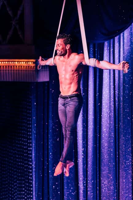 Paris: La Nouvelle Eve Cabaret Show with Champagne - Seating, tables, and the advantage of arriving early