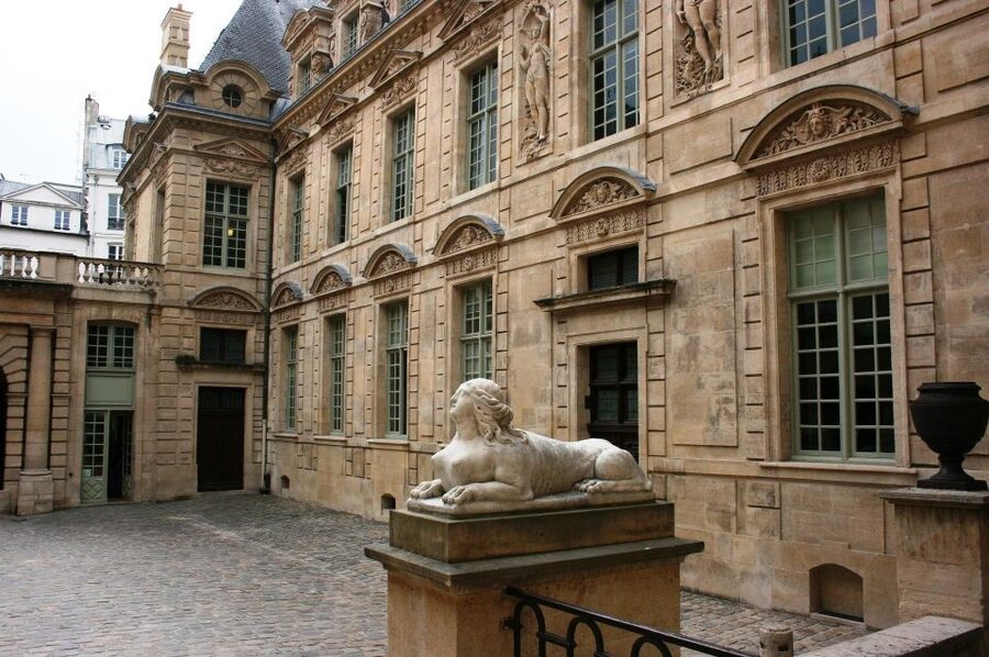 Paris: Le Marais Highlights Guided Small Group Walking Tour - Starting Under Louis XIII at Place des Vosges