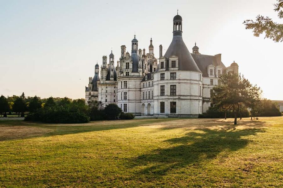 Paris: Loire Valley Chambord Castle, Wine Tasting & Lunch - Why this Paris day trip works