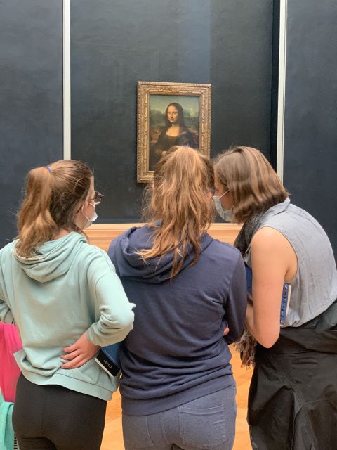 Paris Louvre: 2-Hour Private Tour for Groups or Families - Language choices and guide quality