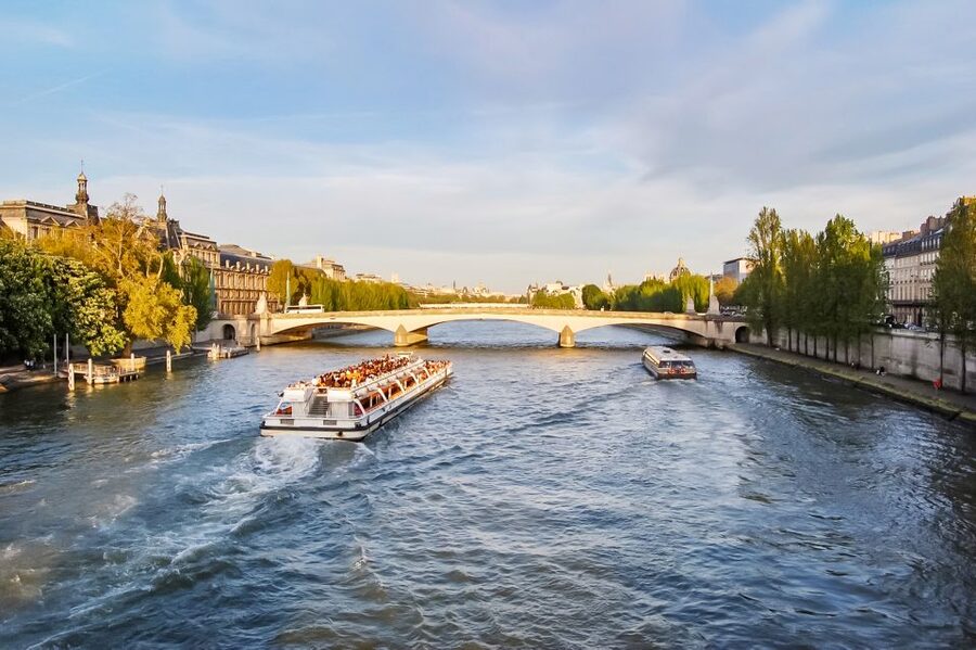Paris: Louvre Guided Tour with Reserved Access & Boat Cruise - Key points to know before booking