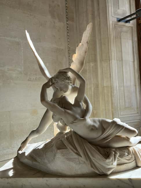 Paris: Louvre Guided Tour with Skip-the-Line Entry Tickets - Meeting Winged Victory on the Daru Staircase