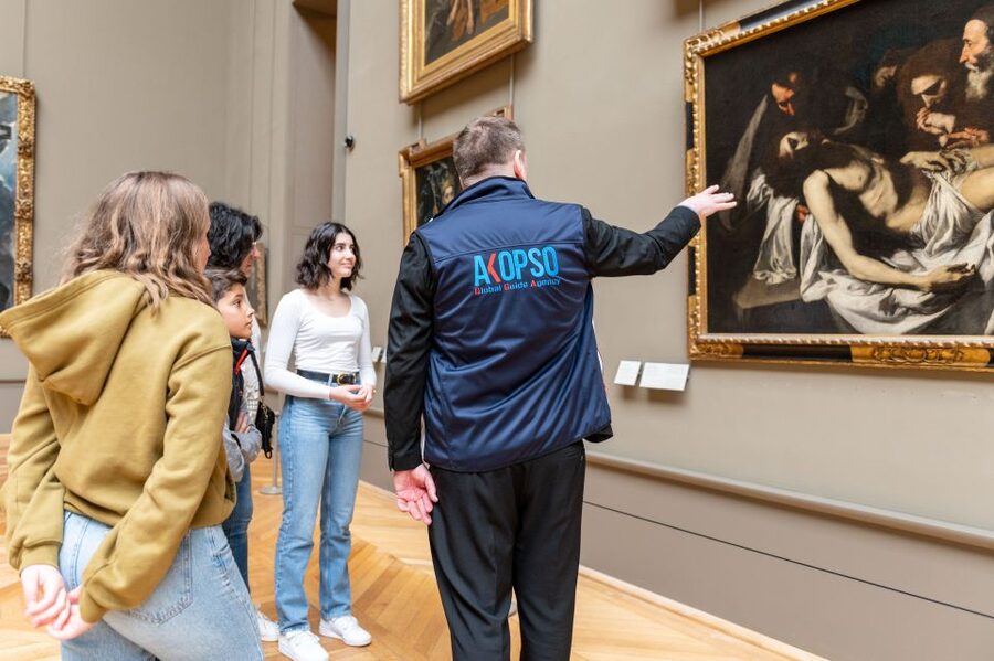 Paris: Louvre Masterpieces Private Tour with Reserved Entry - Guides who shape the experience