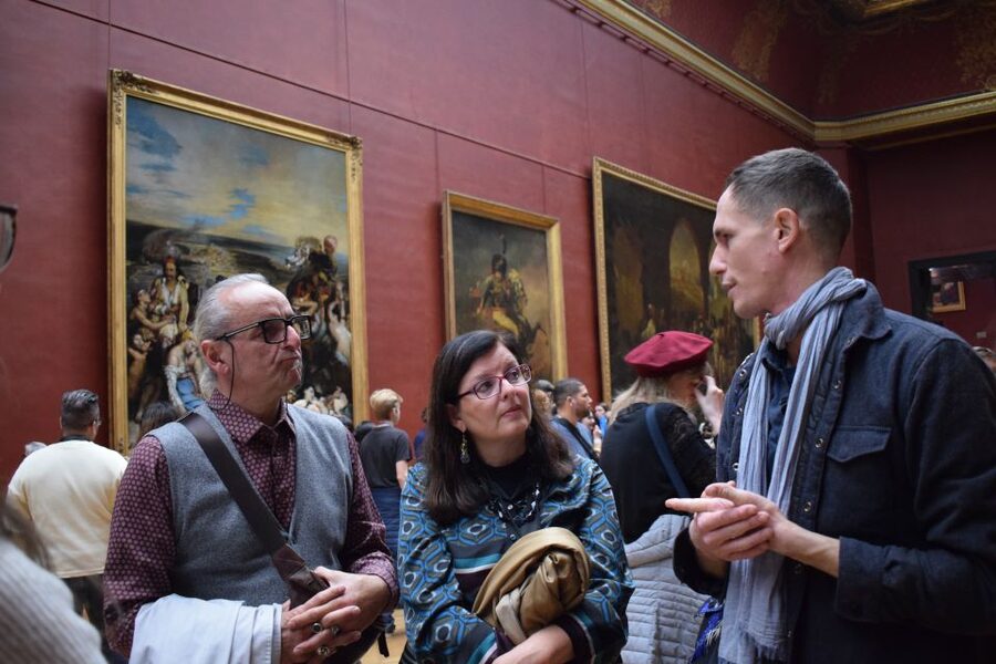 Paris: Louvre Masterpieces Tour with Pre-Reserved Tickets - Meeting at Café Le Nemours