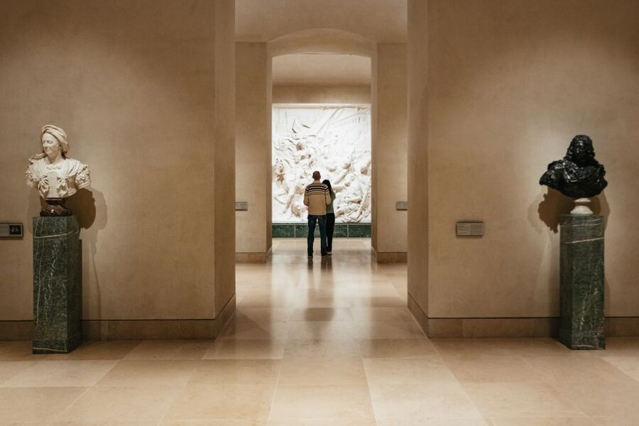 Paris: Louvre Museum Entry Ticket With Host and River Cruise - The route to the Mona Lisa and beyond