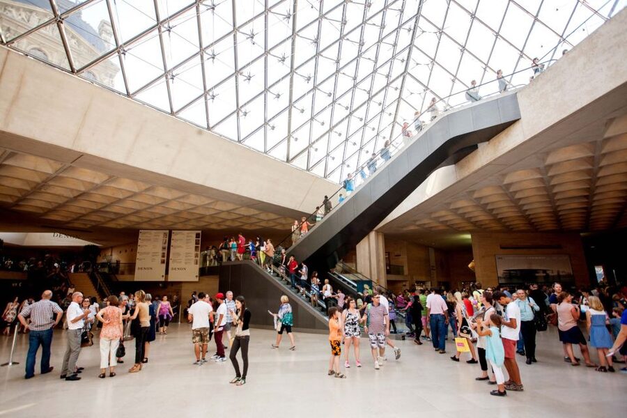 Paris: Louvre Museum Guided Tour - Getting through the Louvre entrance