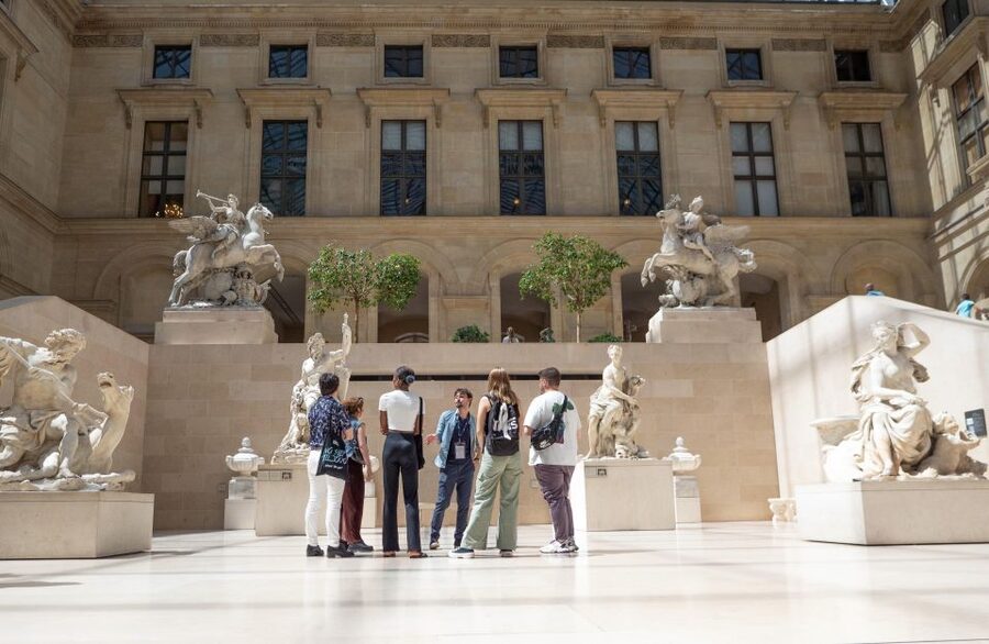 Paris: Louvre Museum Highlights and Mona Lisa Tour - Security and fast-track entry