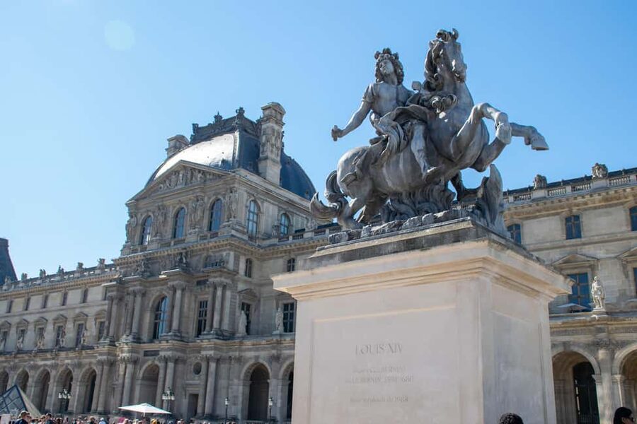 Paris: Louvre Museum Highlights Small-Group Guided Tour - Three hours for a more rounded first visit