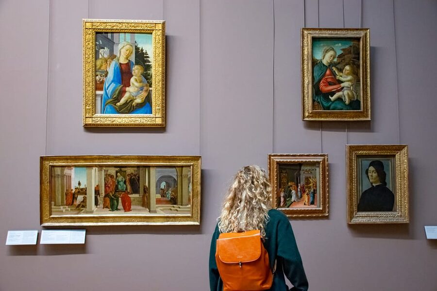Paris: Louvre Museum Highlights Small-Group Guided Tour - Families, teenagers, and mixed interests