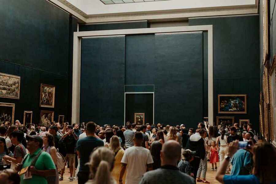 Paris: Louvre Museum Hosted Entry and Mona Lisa Audioguide - Key points to know before booking