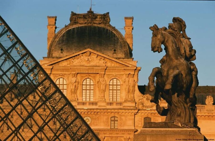 Paris: Louvre Museum Hosted Entry and Mona Lisa Audioguide - Going straight to the Mona Lisa