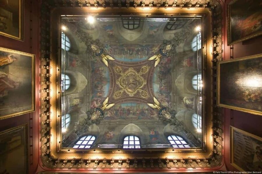 Paris: Louvre Museum Hosted Entry & Masterpieces Audio Guide - Security, bags, and the one-day visit