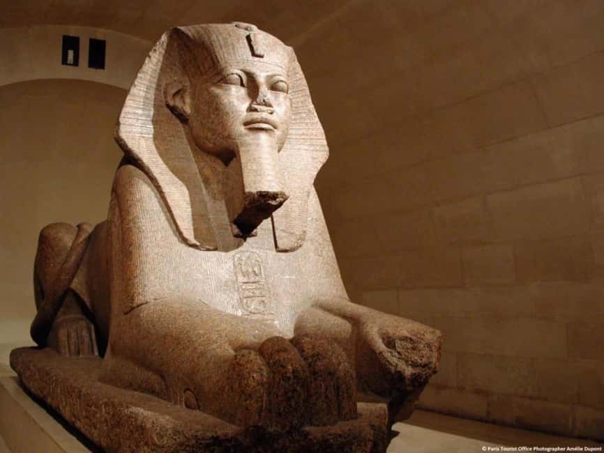 Paris: Louvre Museum Hosted Entry & Masterpieces Audio Guide - Should you book the Louvre hosted entry and audio guide?