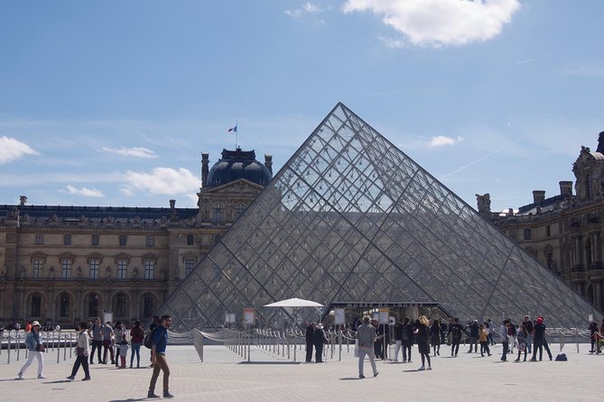 Paris Louvre Museum Must-Sees Guided Tour - A fast pace, with useful storytelling
