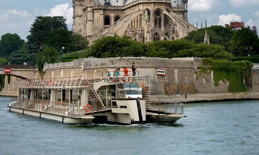 Paris: Louvre Museum & River Cruise Priority Access Tickets - Who should book this experience?