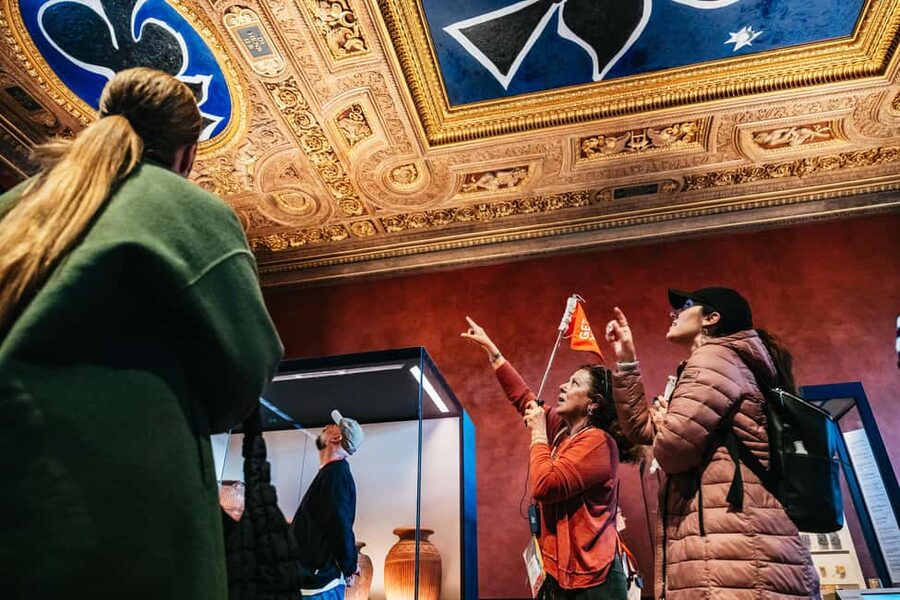 Paris: Louvre Museum Tour Mona Lisa & Iconic Masterpieces - Staying After the Guided Visit