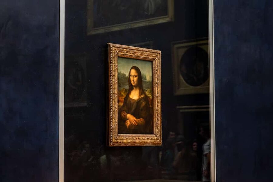 Paris: Louvre Must-See Tour with Reserved Entry Ticket - Languages, access, and booking flexibility