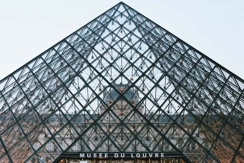 Paris: Louvre Must-See Tour with Reserved Entry Ticket - Two hours through the Louvre galleries