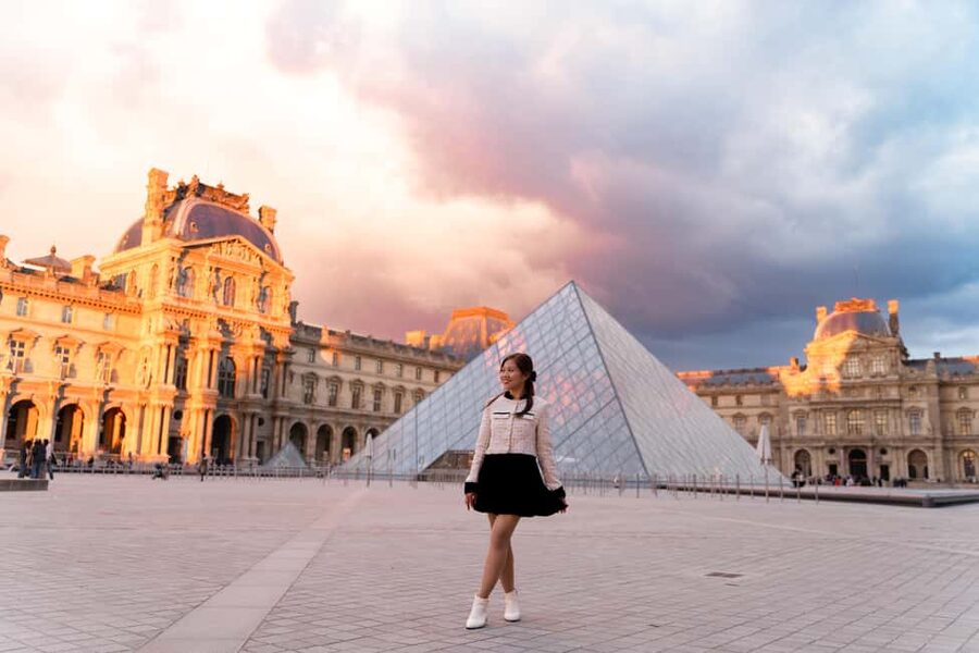 Paris: Louvre photoshoot or Seine bridges Eiffel Tower walk - Using Notre Dame and the Seine as a backdrop
