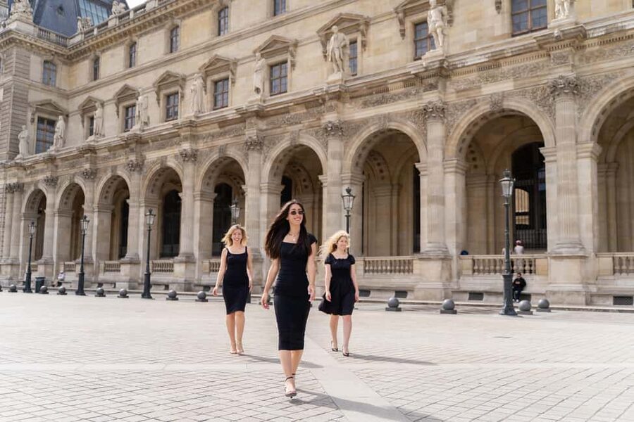 Paris: Louvre photoshoot or Seine bridges Eiffel Tower walk - Who will get the most from this experience