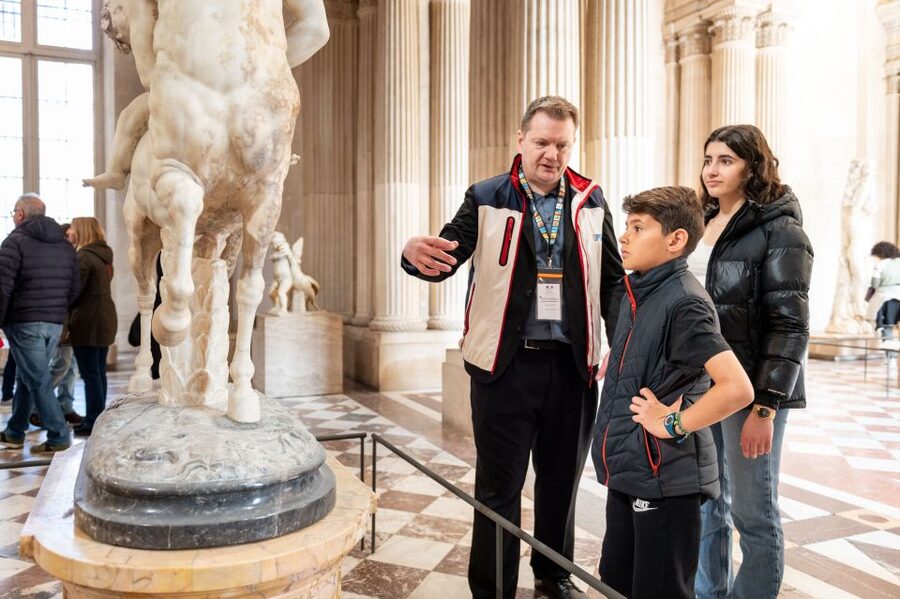 Paris: Louvre Private Family Tour for Kids + Reserved Entry - Why two hours can work at the Louvre