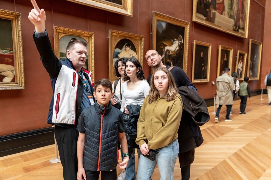 Paris: Louvre Private Family Tour for Kids + Reserved Entry - Is $294 per person a fair price?