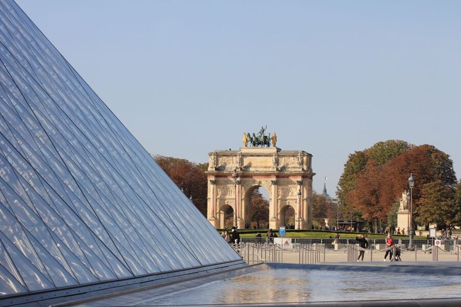 Paris: Louvre Reserved Ticket and River Cruise Combo - Choosing the best Louvre hour