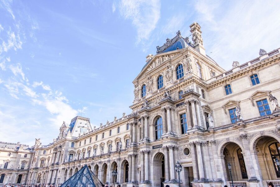 Paris: Louvre Reserved Ticket and River Cruise Combo - What to see inside the Louvre