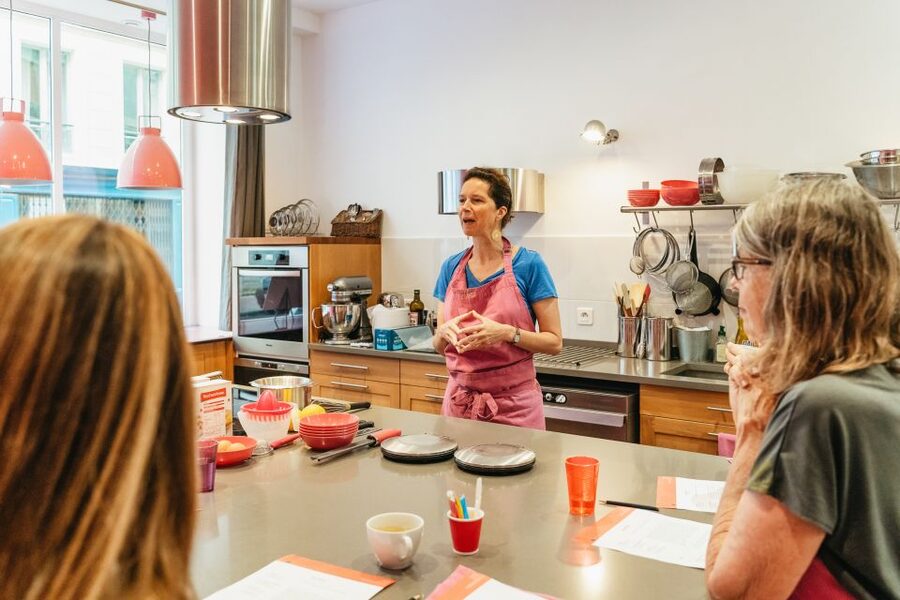 Paris: Macarons Cooking Class with Pâtisserie Chef Noémie - Piping, shaping, and learning the tricky parts