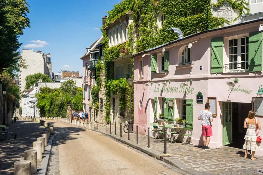 Paris Montmartre: 2-Hour City Tour in German - Moulin Rouge and the old entertainment quarter