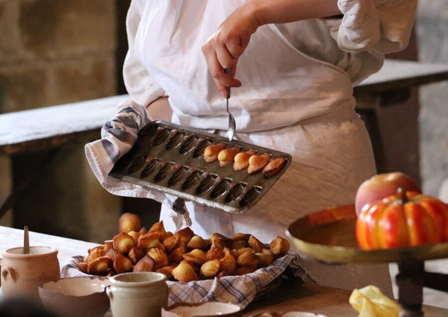 Paris: Montmartre Culture and Local Pastries Walking Tour - Why Montmartre works best with a guide