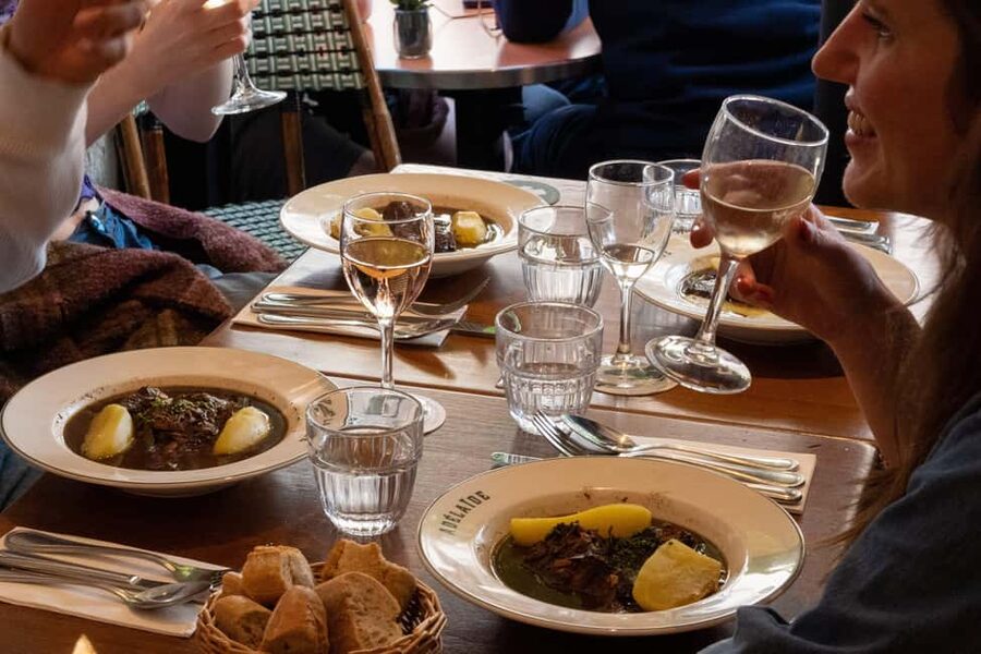 Paris: Montmartre Food Tour with Full Meal - Reaching Sacré-Cœur at the end